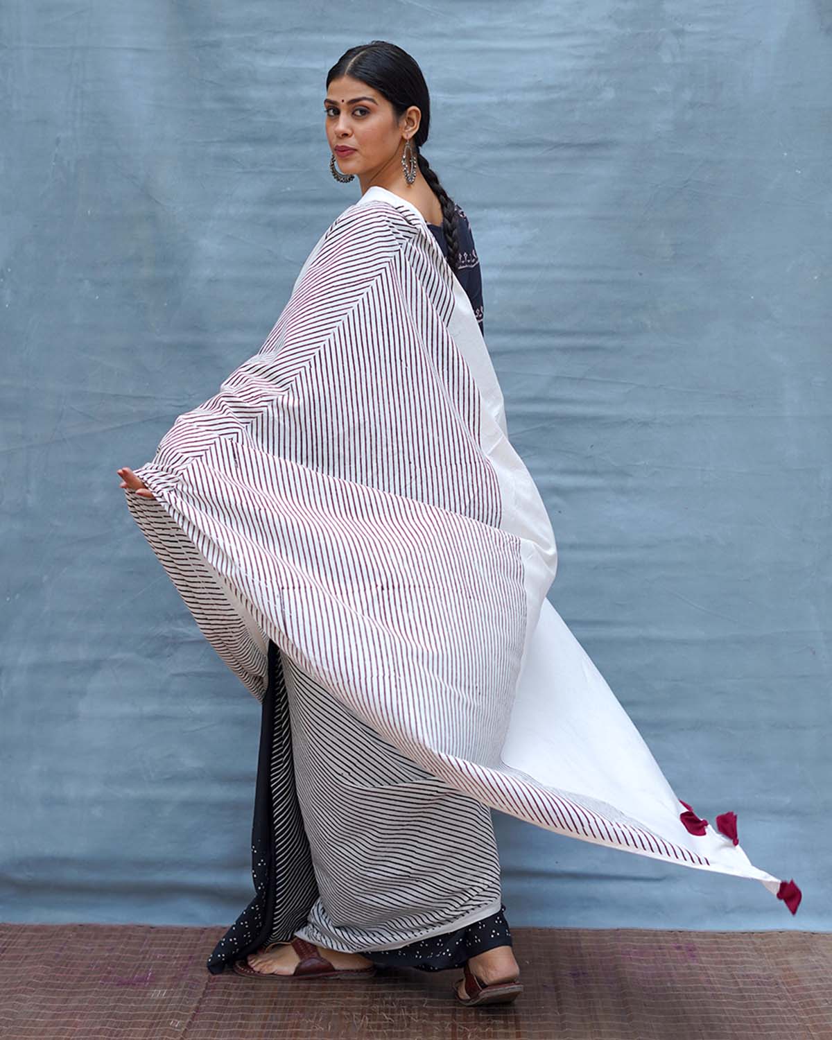 B&W Muse Black & White Handblock Print Cotton Saree - MIS - Image 12