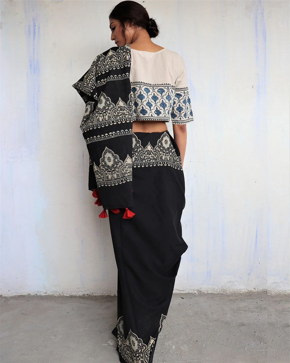 Black Block Printed Cotton Mul Saree -God - Image 4
