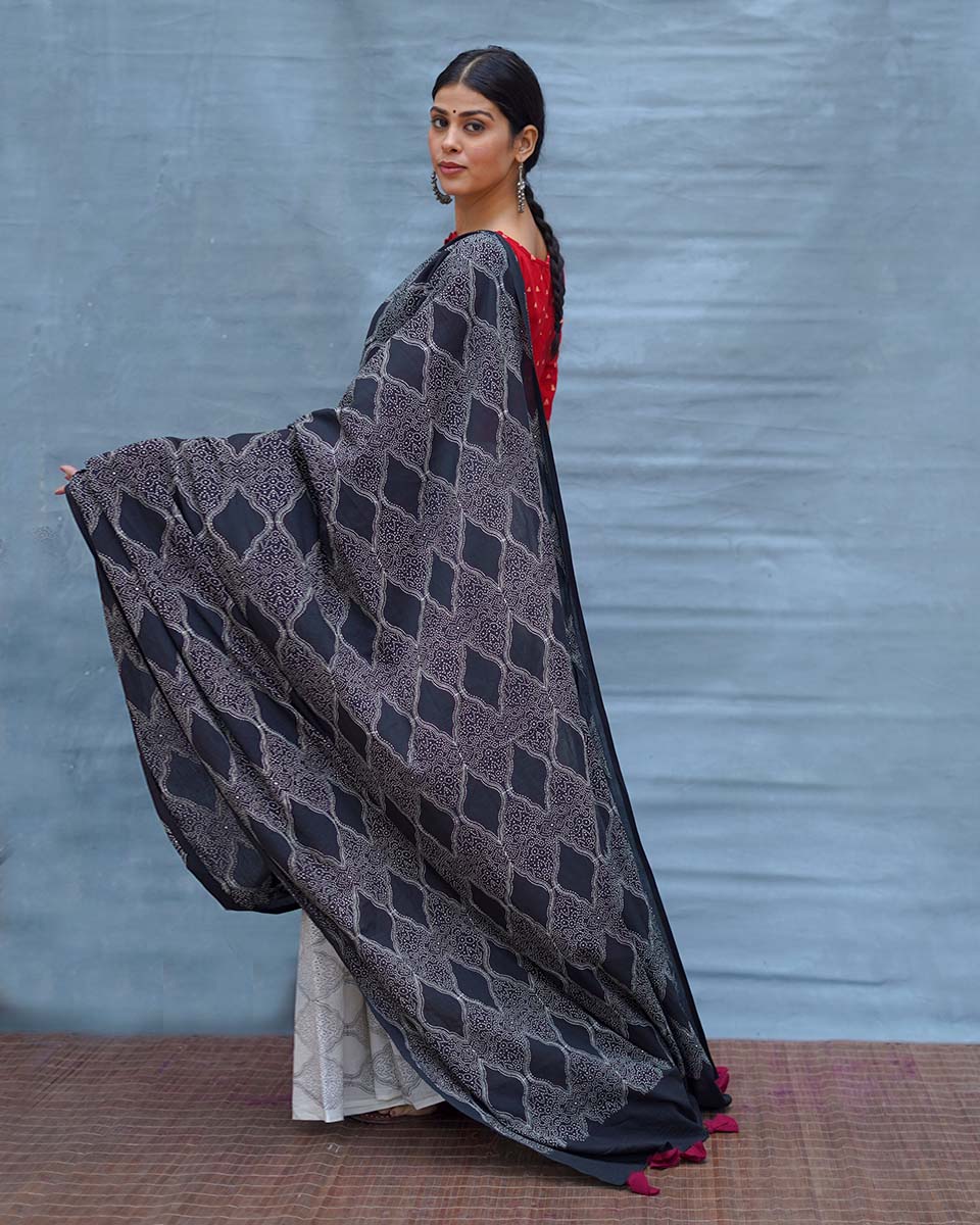 Black & White Tale Handblock Print Cotton Saree - MIS - Image 10
