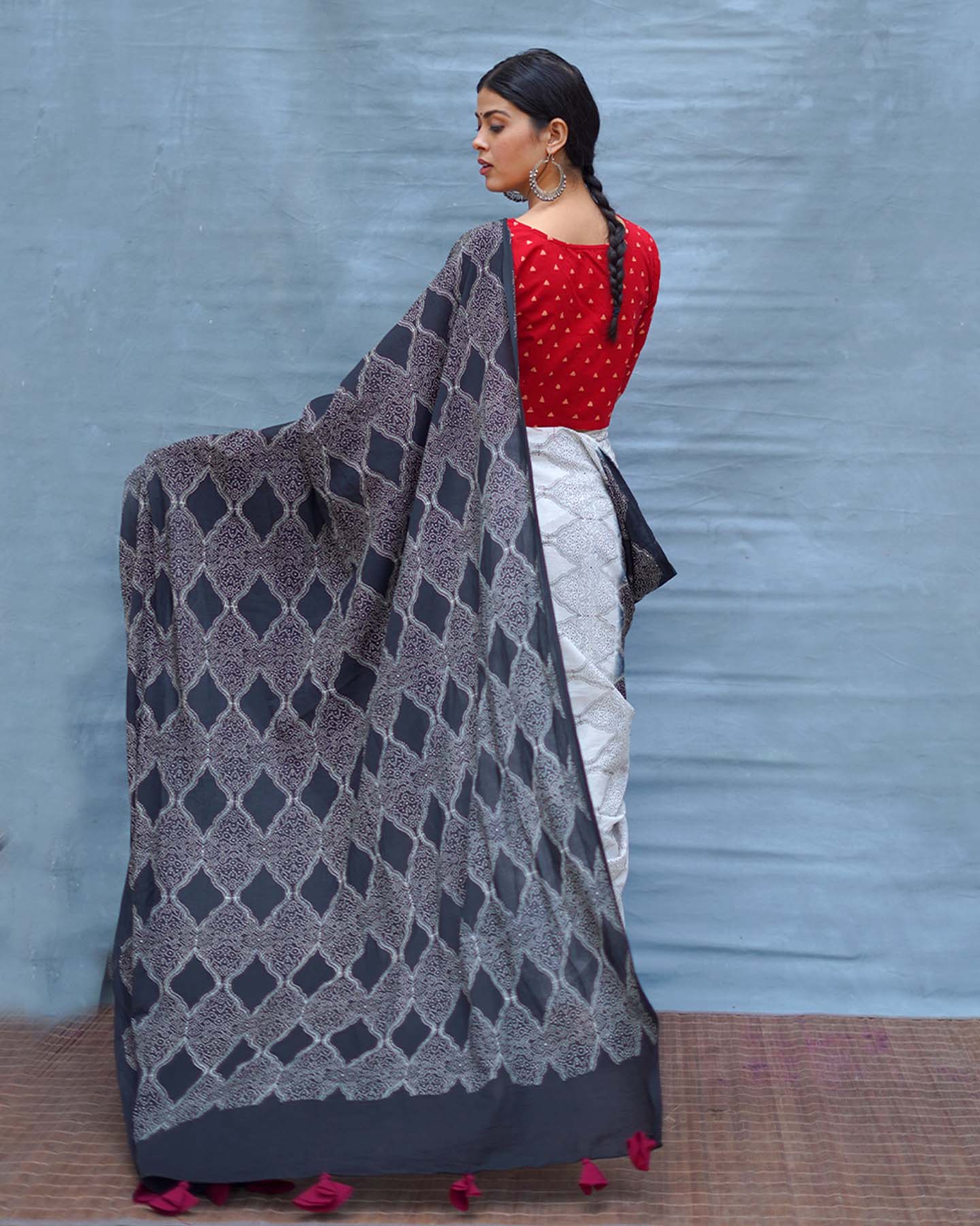 Black & White Tale Handblock Print Cotton Saree - MIS - Image 4
