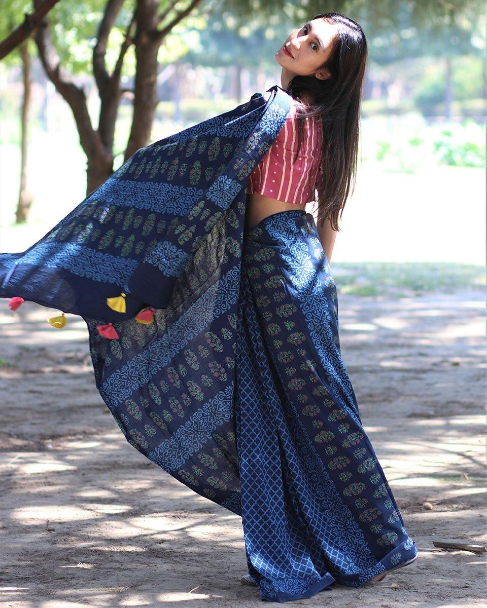 Blue Check And Floral Hand Blockprinted Cotton Mul Saree - Image 5