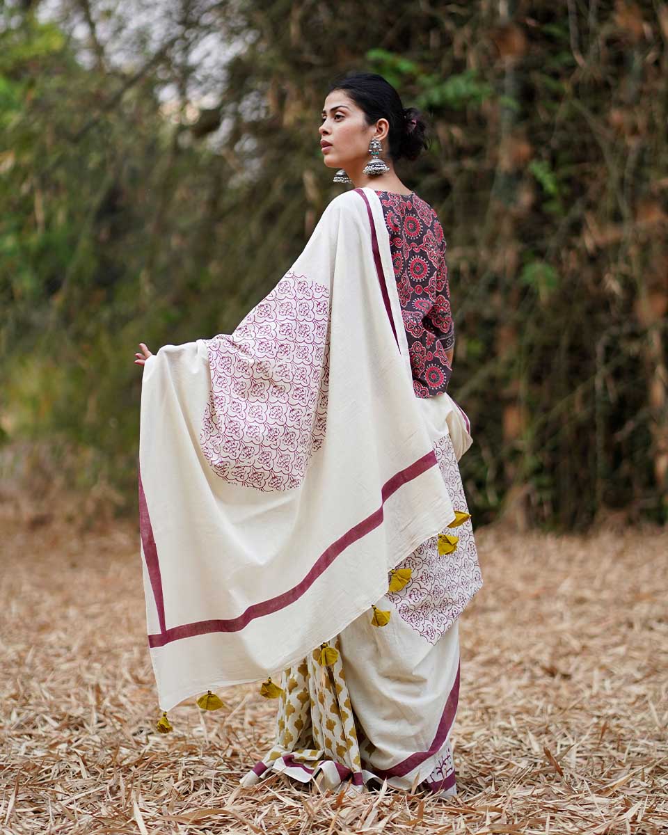 Dil-Navaaz Ivory Block Printed Cotton Saree - WW - Image 9
