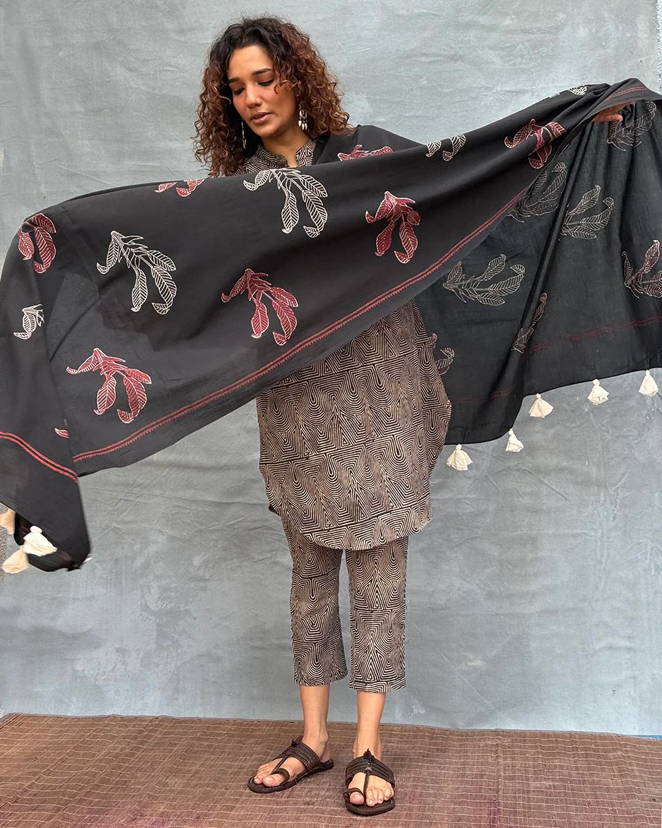 Drifting Through Dawn Blockprinted Cotton Dupatta - Image 6