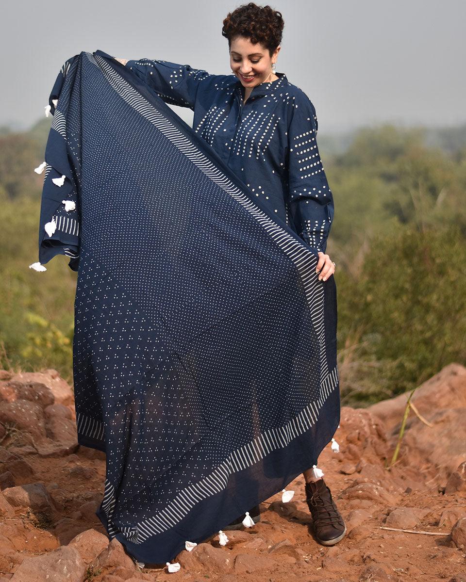 Indigo Flow Blockprinted Cotton Dupatta - Awargi - Image 2