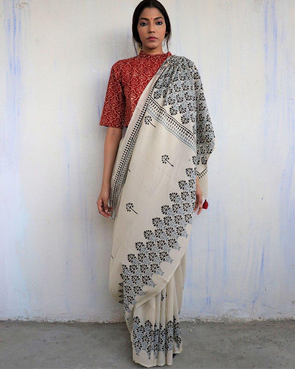 Ivory Grey Block Printed Cotton Mul Saree - God - Image 2