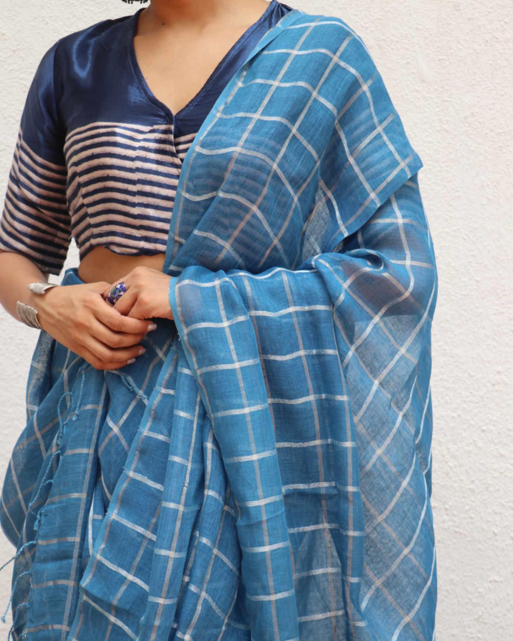 Meen Blue Handwoven Linen Zari Saree - Jheel - Image 6